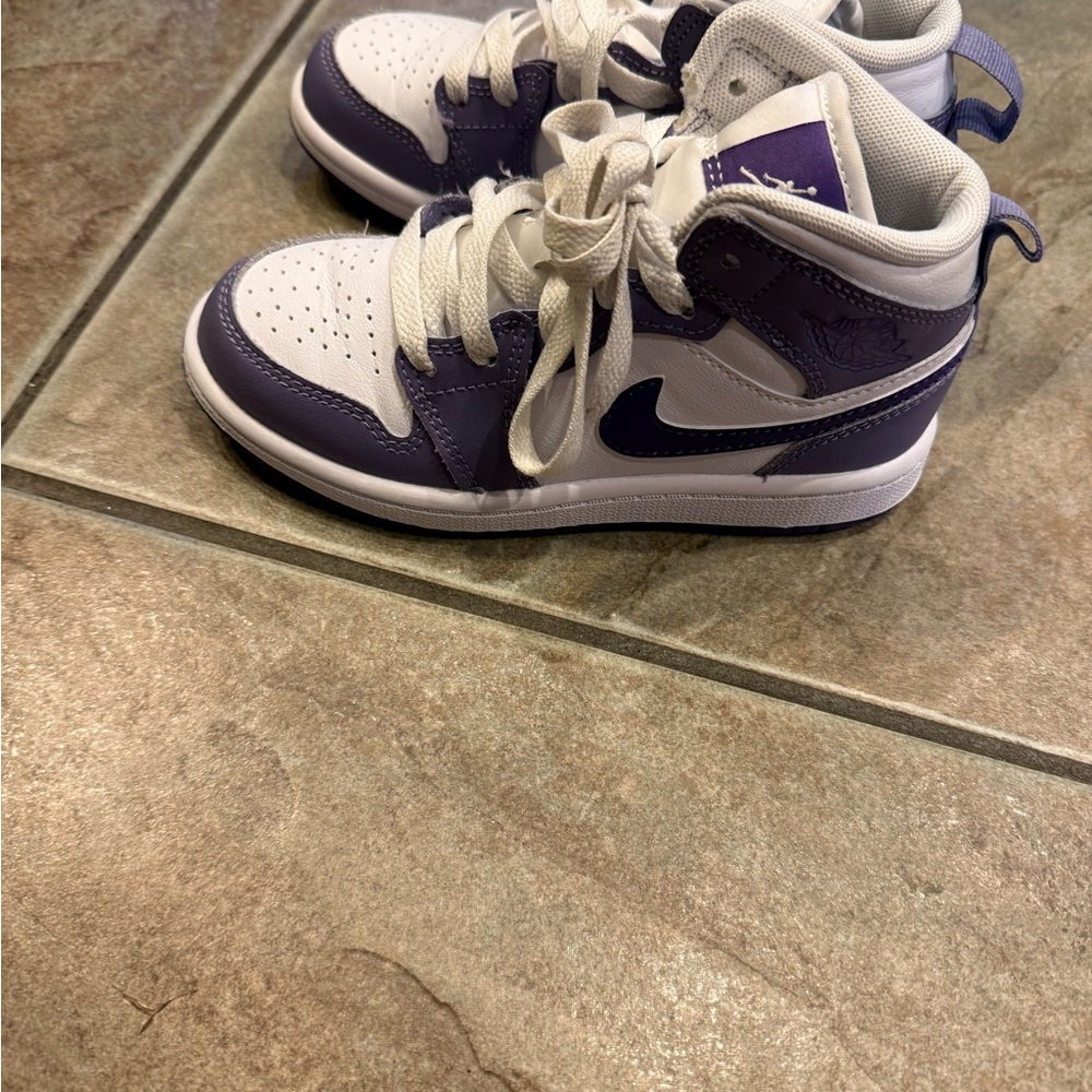 Nike Kids High-Top Sneakers in Purple and White